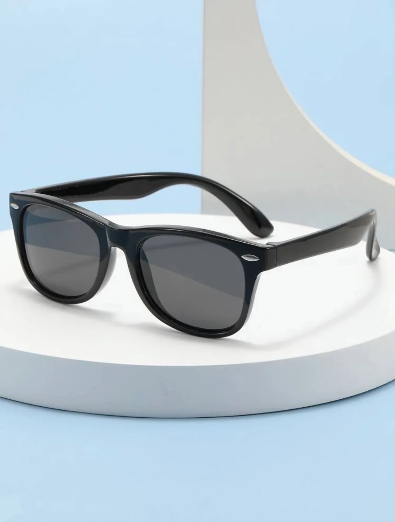 Timeless Wayfarer Style Kids' Glasses (Unisex Design)