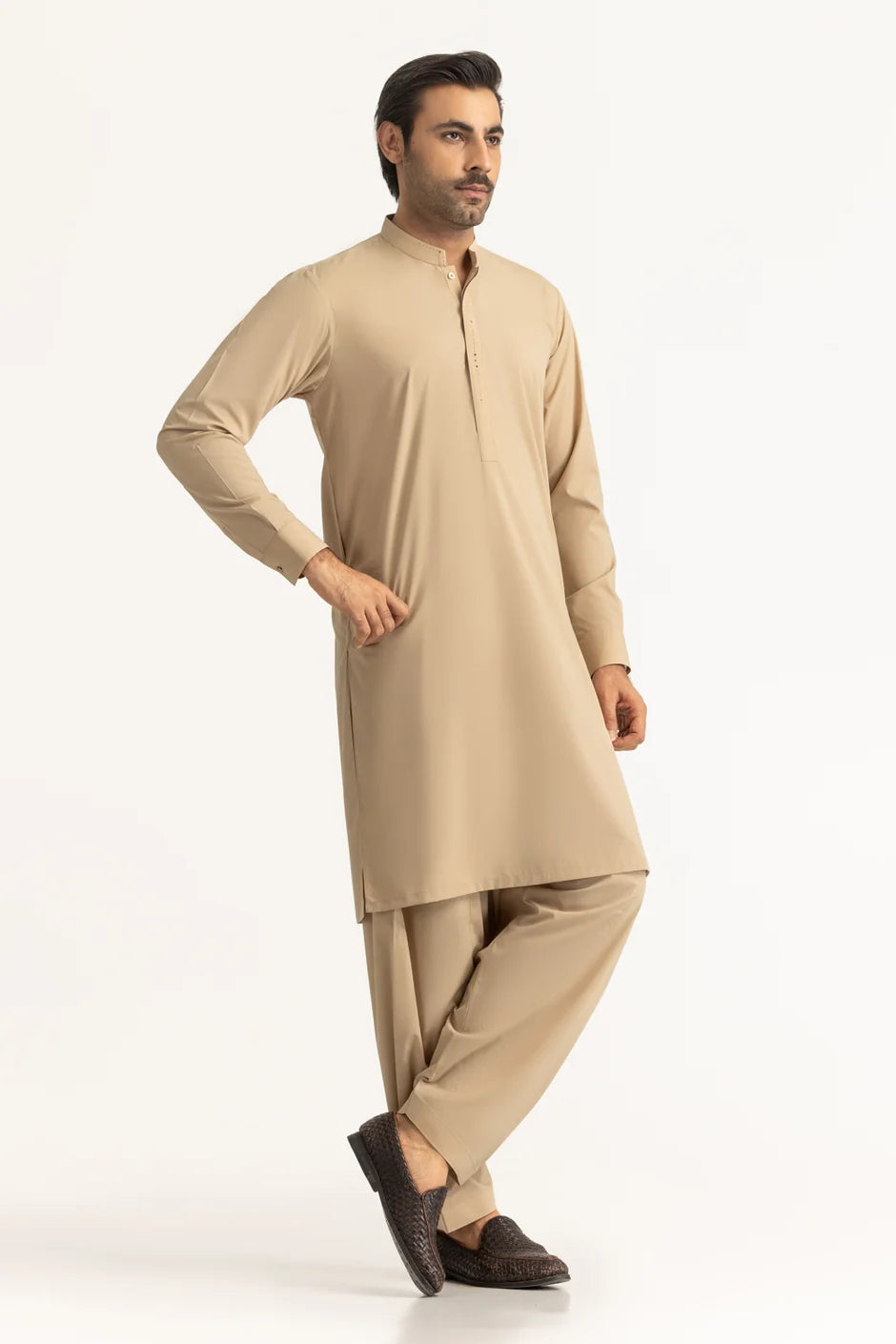 Men's Regular Fit Suits: Essential Styling Guide & Outfits